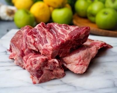 Свинина на кости охлаждённая 1 кг - купить в Томе